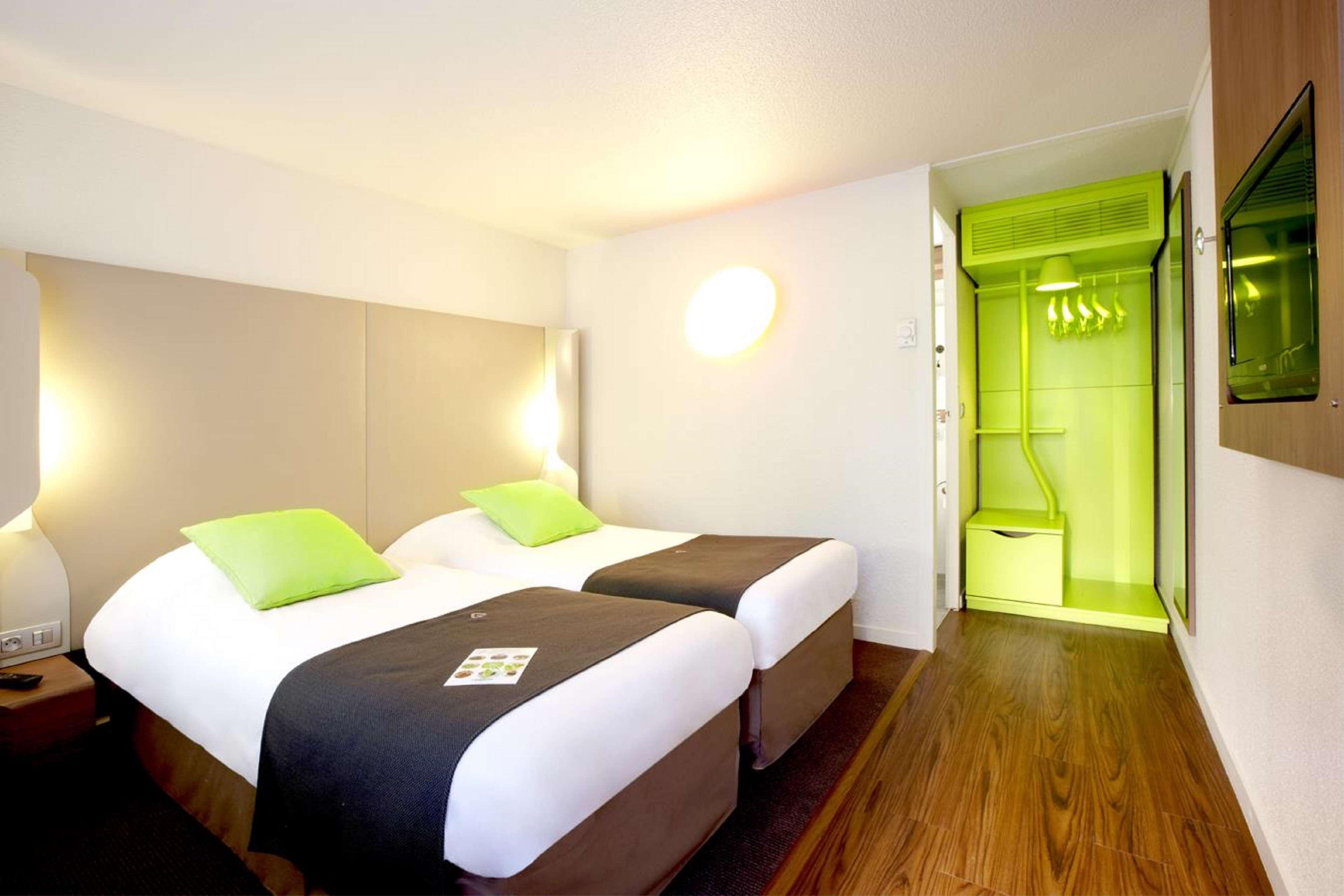 Campanile Chartres Hotel Bagian luar foto