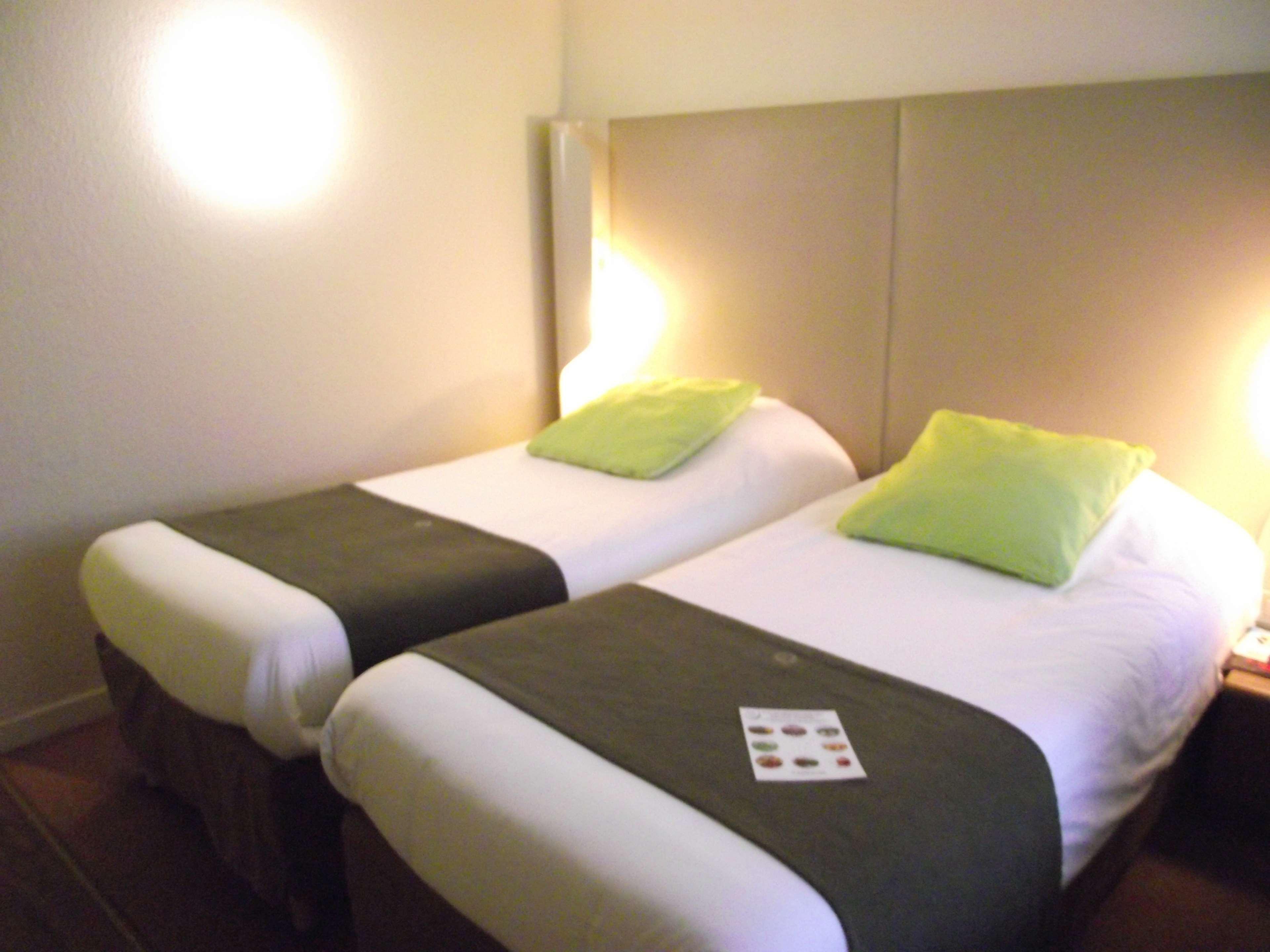 Campanile Chartres Hotel Bagian luar foto