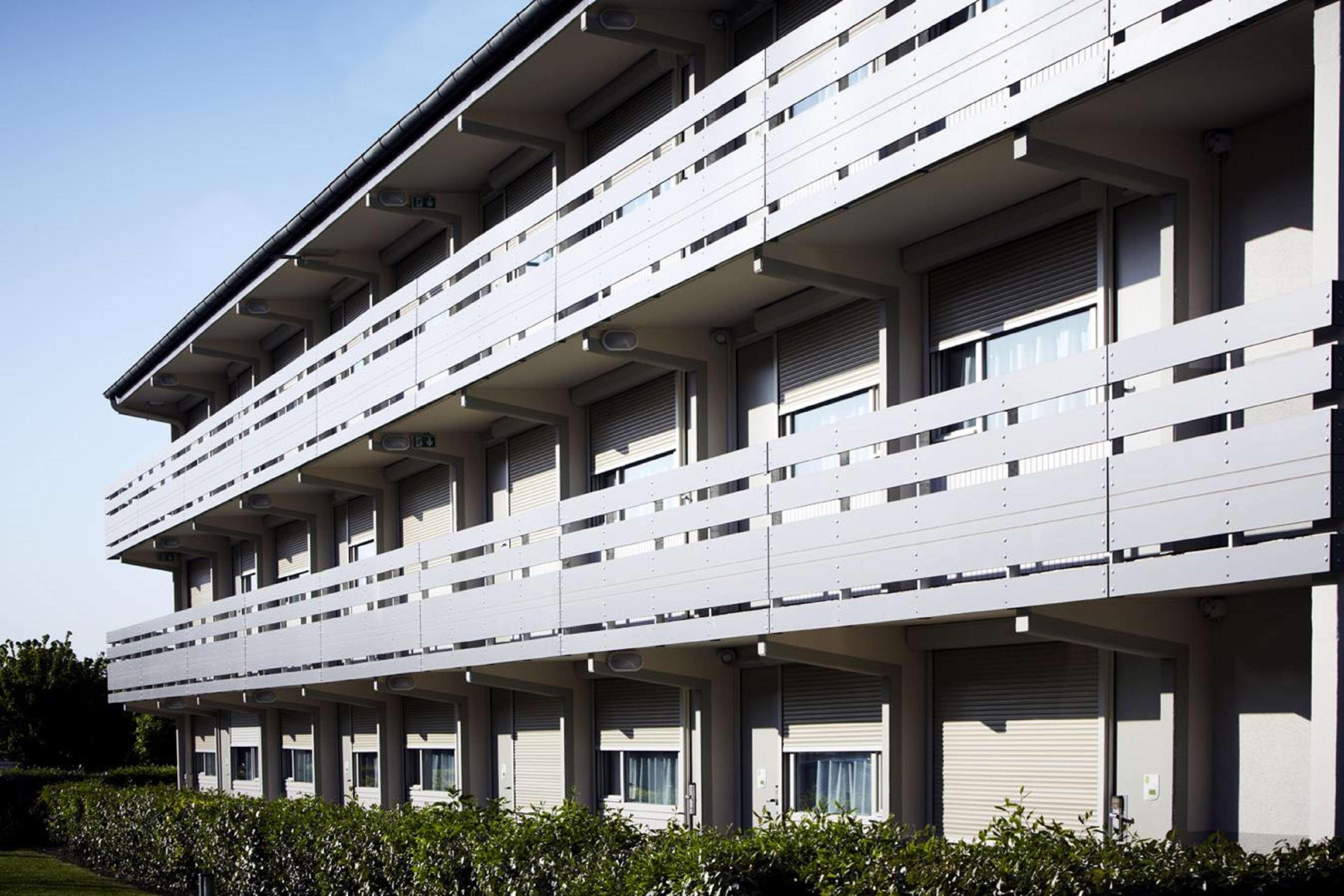 Campanile Chartres Hotel Bagian luar foto