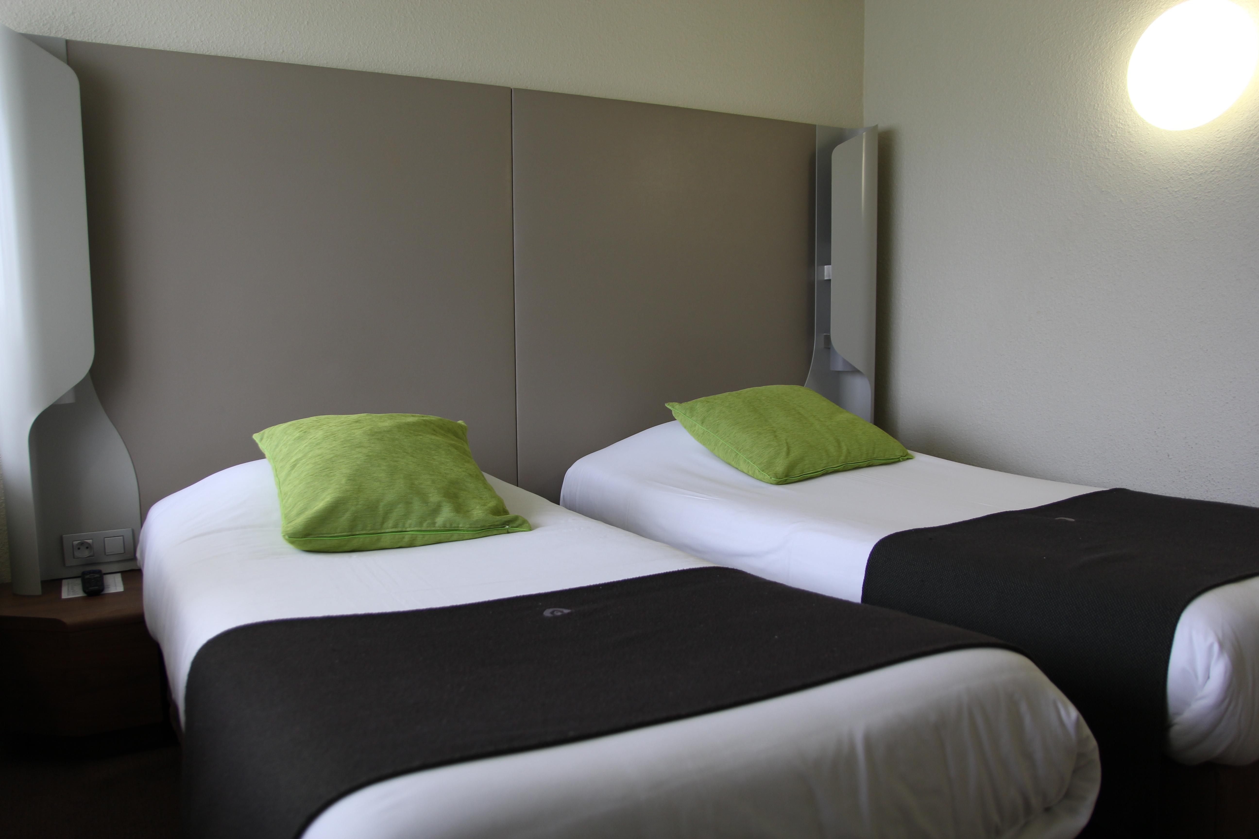 Campanile Chartres Hotel Bagian luar foto