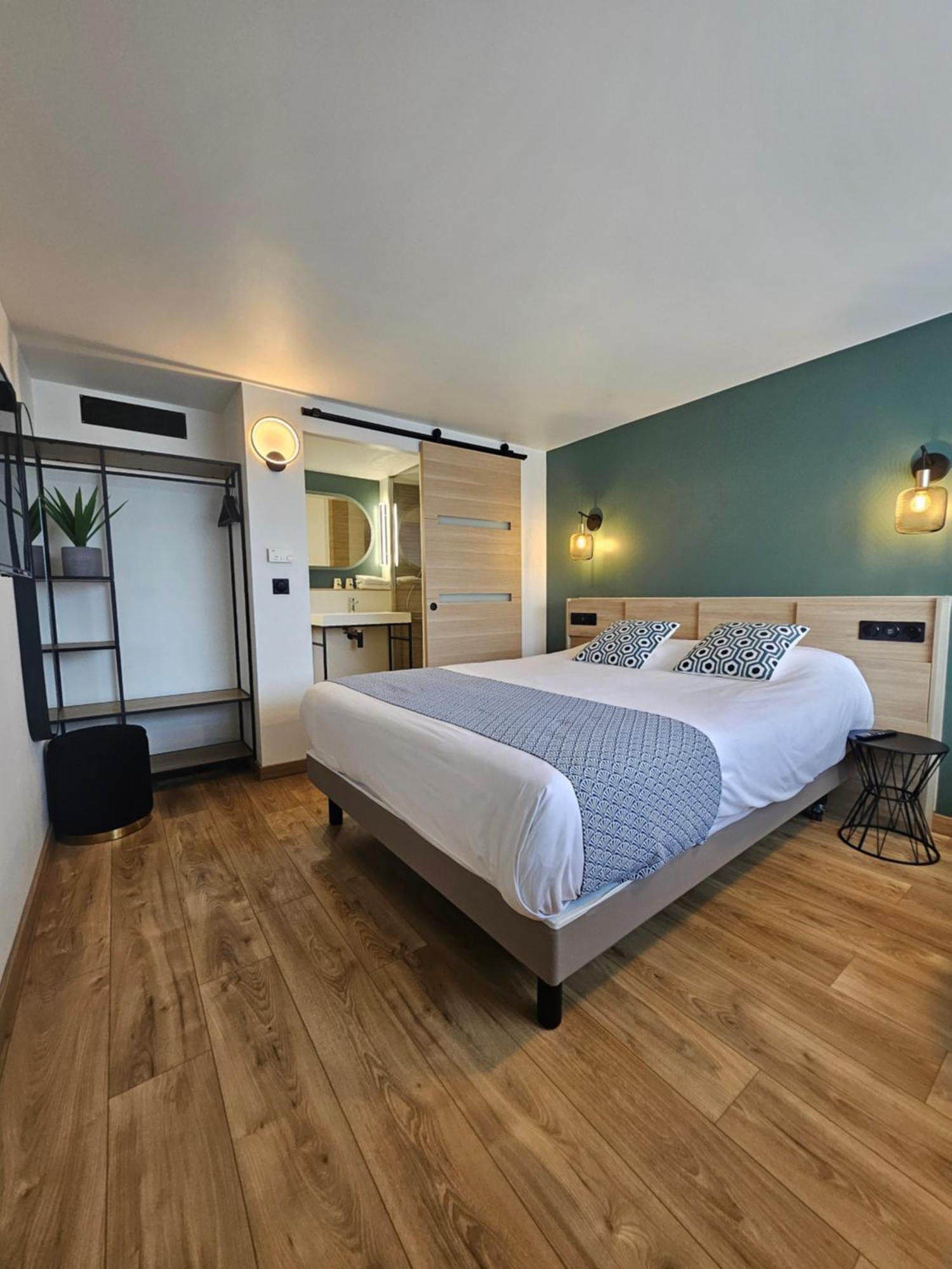 Campanile Chartres Hotel Bagian luar foto
