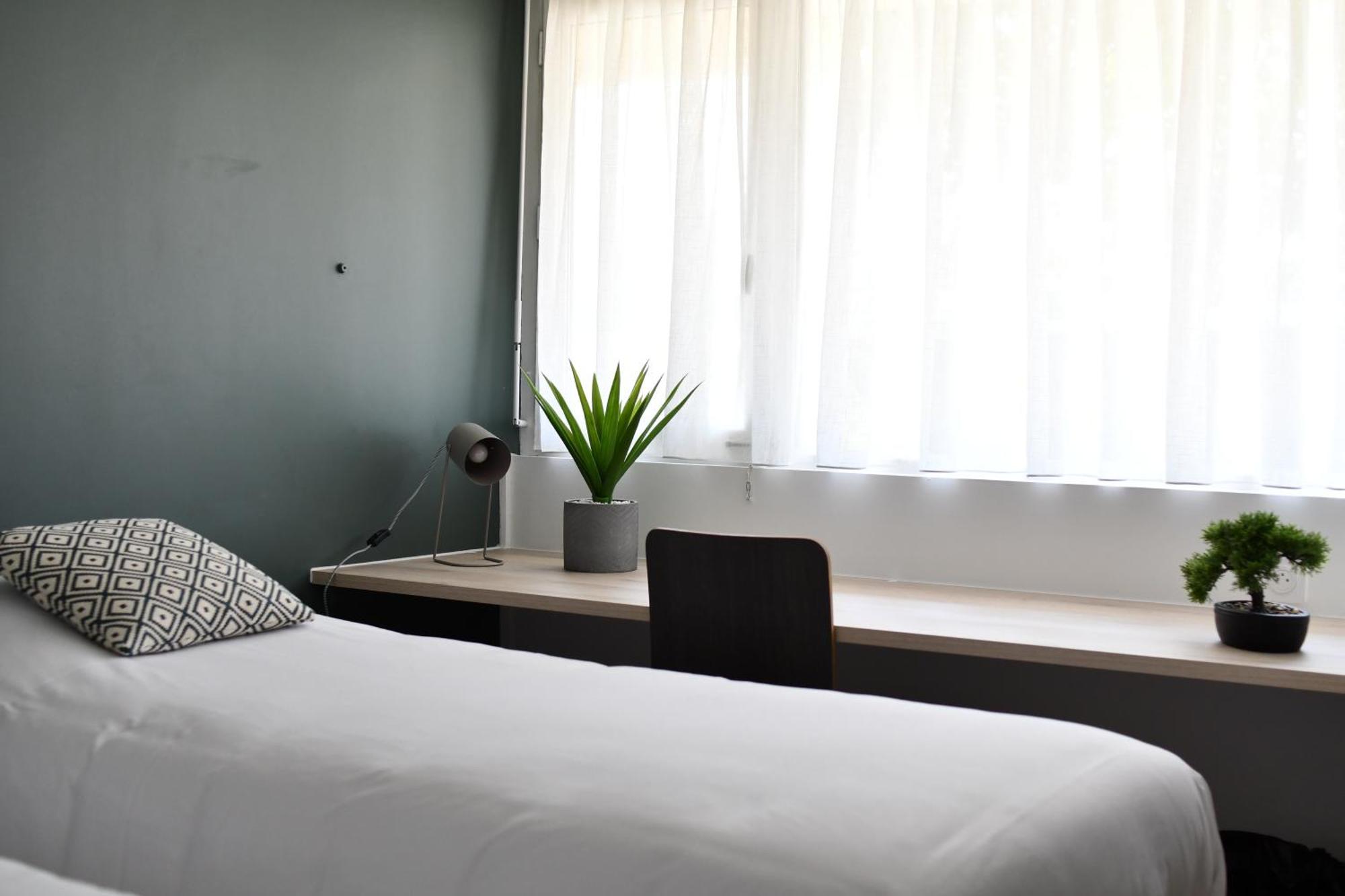 Campanile Chartres Hotel Bagian luar foto